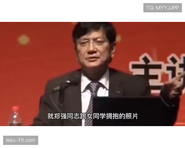 崔家溪训练日像隔壁大哥，朋友圈却全是豪宅名表，这反差真让人懵